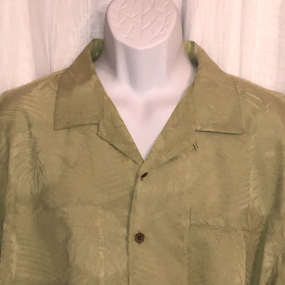 XL Tommy Bahama Silk Short Sleeve Button Down - Picture 6 of 7